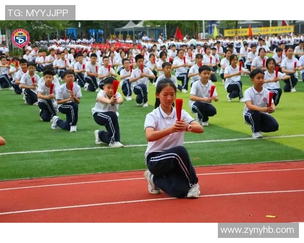 法国足球明星跨界挑战篮球赛场展现多才多艺的运动魅力与激情